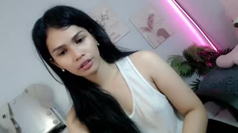Snapshot of momi_khem019 chatting on 06.28.26 MOMIKHEM online show from 06.28.26