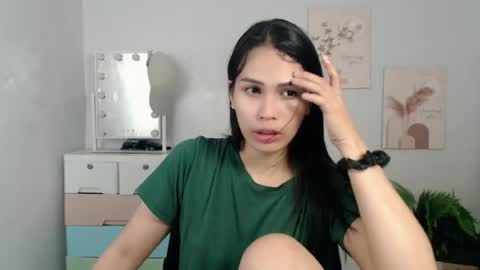 Snapshot of momi_khem019 chatting on 07.04.26 MOMIKHEM online show from 07.04.26