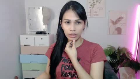 Snapshot of momi_khem019 chatting on 07.12.26 MOMIKHEM online show from 07.12.26