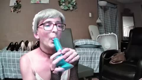 Snapshot of mommamadesissy chatting on 07.05.26 Bink online show from 07.05.26