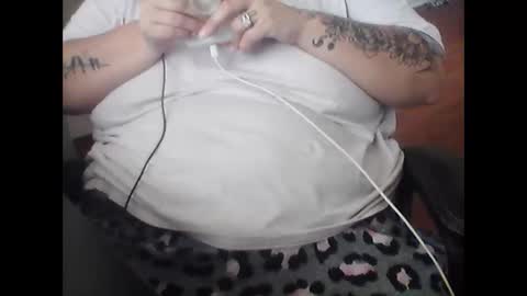 Mia online show from 10.28.25