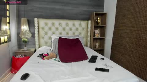 Snapshot of mommy_cute chatting on 06.21.26 Jelitza online show from 06.21.26
