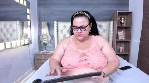 Snapshot of mommy_cute chatting on 07.04.26 Jelitza online show from 07.04.26