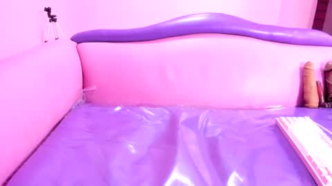 Snapshot of mommy_dirty_squirt chatting on 02.18.25 carolina online show from 02.18.25