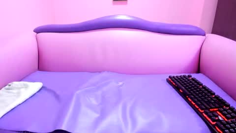 Snapshot of mommy_dirty_squirt chatting on 11.07.25 carolina online show from 11.07.25