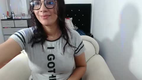 Snapshot of mommy_sexy2 chatting on 12.28.24 zarai online show from 12.28.24