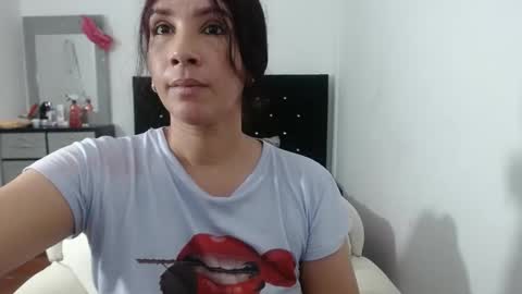 Snapshot of mommy_sexy2 chatting on 12.30.24 zarai online show from 12.30.24