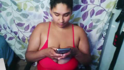 Snapshot of mommybubbles chatting on 09.29.25 Mommy bubbles online show from 09.29.25