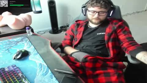 Snapshot of mommysimp69 chatting on 12.18.24 Sky online show from 12.18.24