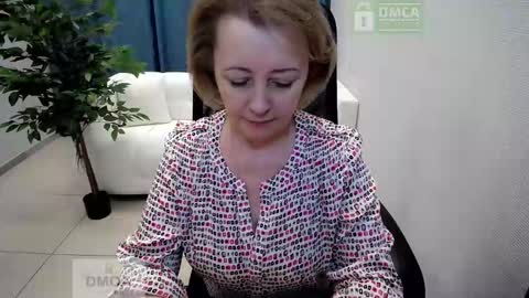 Snapshot of mona_w chatting on 02.27.26 Mona online show from 02.27.26