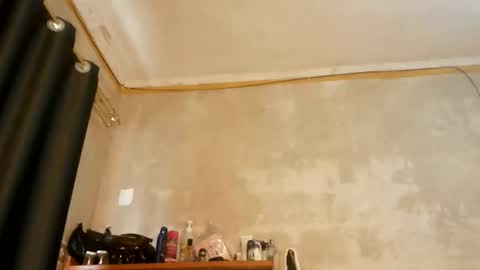 Snapshot of monah_ebony chatting on 05.25.26 mona online show from 05.25.26