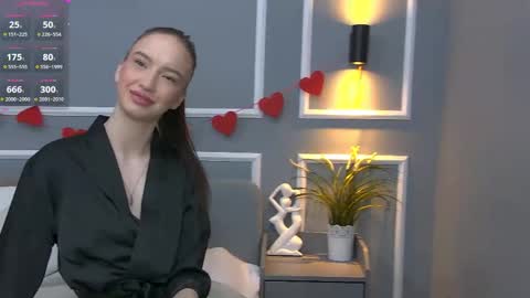 MonaHicks online show from 04.13.26