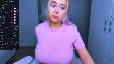 Snapshot of monalauu chatting on 12.14.24 online show from 12.14.24