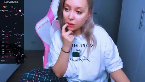 Snapshot of monalauu chatting on 12.26.24 online show from 12.26.24