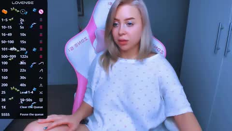 Snapshot of monalauu chatting on 12.28.24 online show from 12.28.24