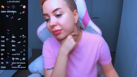 Snapshot of monalauu chatting on 12.28.24 online show from 12.28.24