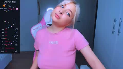 Snapshot of monalauu chatting on 01.08.25 online show from 01.08.25