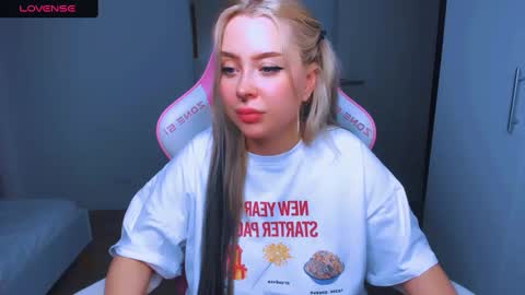 Snapshot of monalauu chatting on 01.11.25 online show from 01.11.25