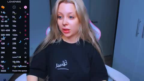 Snapshot of monalauu chatting on 01.15.25 online show from 01.15.25