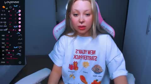 Snapshot of monalauu chatting on 01.16.25 online show from 01.16.25