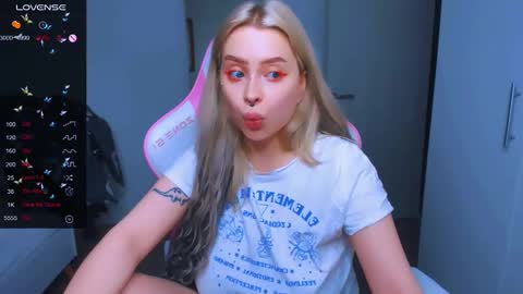 Snapshot of monalauu chatting on 01.23.25 online show from 01.23.25