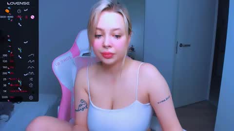 Snapshot of monalauu chatting on 02.24.25 online show from 02.24.25