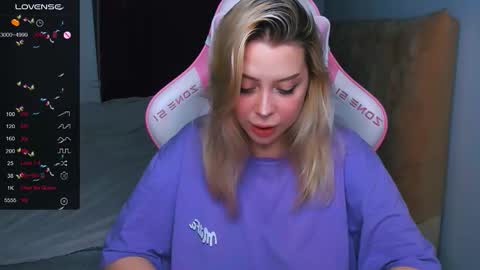 Snapshot of monalauu chatting on 09.28.25 online show from 09.28.25