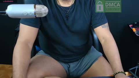 Snapshot of moneyshotxxx90 chatting on 11.07.25 MoneyshotXXX online show from 11.07.25