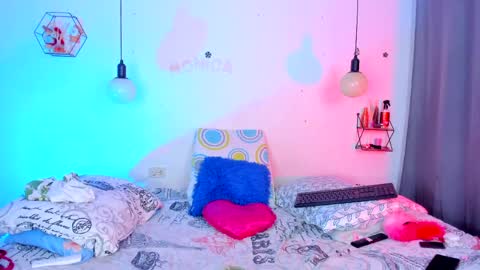 aleja      independent model       online show from 03.29.26