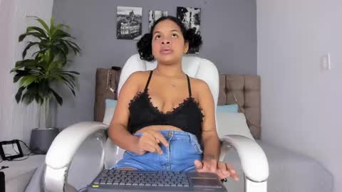 monica_robles_ online show from 04.07.26