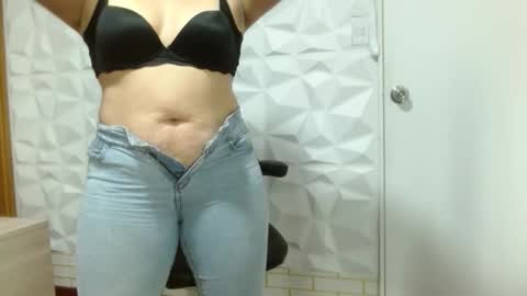 monickhot303av online show from 12.16.25