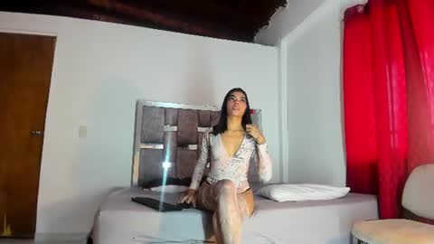 Snapshot of moniicaferrer chatting on 06.26.26 Monica online show from 06.26.26