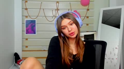 Monika online show from 02.14.25