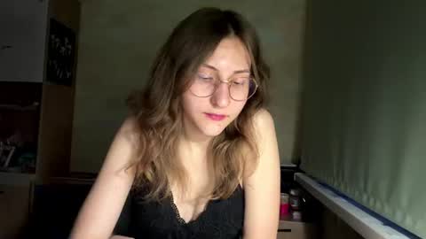 Mia online show from 06.25.26
