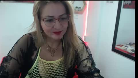 Snapshot of monserrat_diva chatting on 09.20.25 monserrat_diva online show from 09.20.25