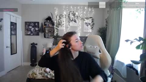 Lydia Mooney online show from 01.11.25