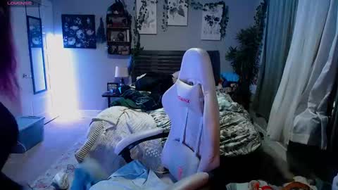 Lydia Mooney online show from 03.05.25