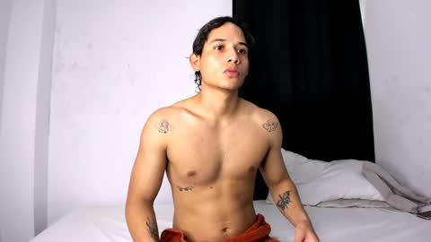 Snapshot of montes_juan chatting on 09.15.25 montes_juan online show from 09.15.25