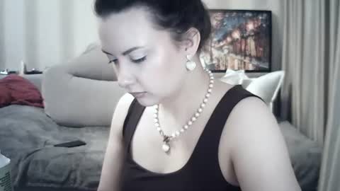 Snapshot of moodiemira chatting on 06.10.26 moodiemira online show from 06.10.26
