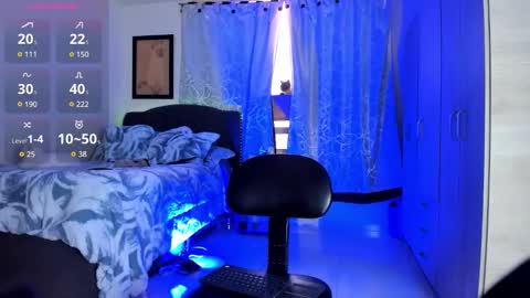 moollly_ online show from 10.31.25