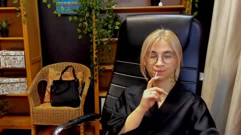 Snapshot of moon13152 chatting on 12.07.24 Katrin online show from 12.07.24