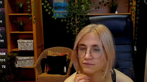 Snapshot of moon13152 chatting on 12.08.24 Katrin online show from 12.08.24