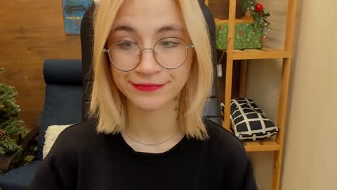 Snapshot of moon13152 chatting on 12.25.24 Katrin online show from 12.25.24