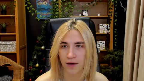 Snapshot of moon13152 chatting on 01.02.25 Katrin online show from 01.02.25