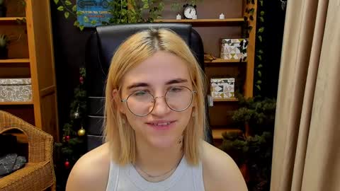 Snapshot of moon13152 chatting on 01.02.25 Katrin online show from 01.02.25