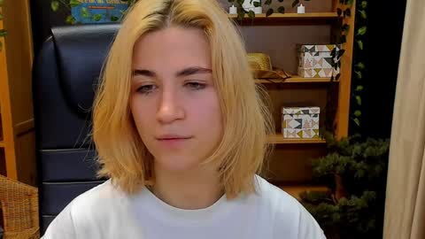 Snapshot of moon13152 chatting on 01.03.25 Katrin online show from 01.03.25