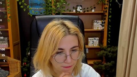 Snapshot of moon13152 chatting on 01.04.25 Katrin online show from 01.04.25
