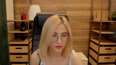Snapshot of moon13152 chatting on 01.08.25 Katrin online show from 01.08.25