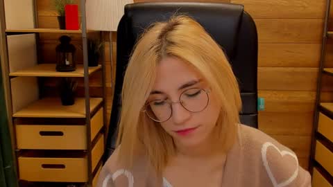 Snapshot of moon13152 chatting on 01.08.25 Katrin online show from 01.08.25