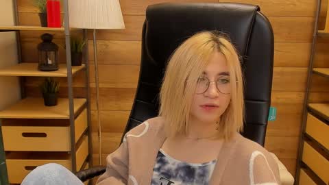 Snapshot of moon13152 chatting on 01.09.25 Katrin online show from 01.09.25